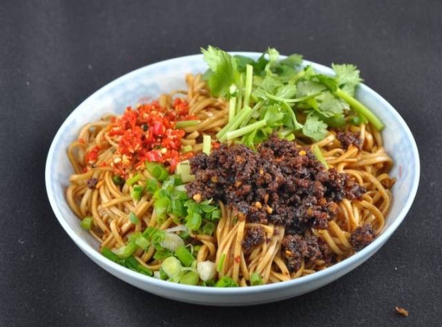 美好的假期从一束花开始,美好的假期从早餐开始