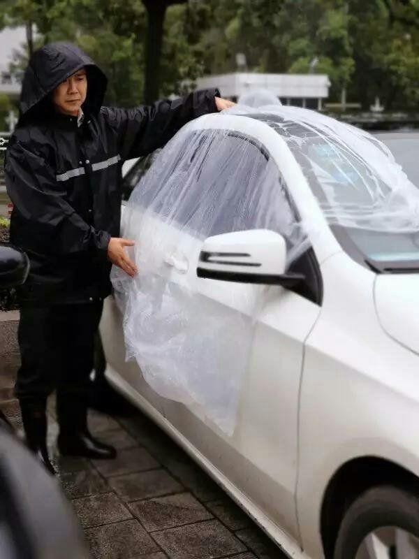 大家好，给大家介绍一下，这是三峡大坝黄金周期间的感人事儿