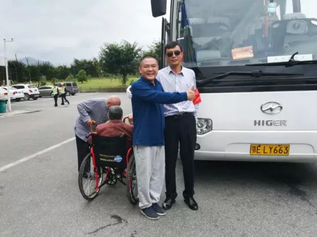 大家好，给大家介绍一下，这是三峡大坝黄金周期间的感人事儿