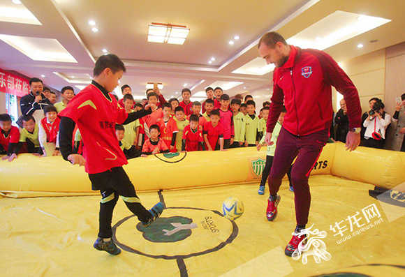 褰撲唬鍔涘竼瓒崇悆闃熷憳,鍔涘竼瓒崇悆闃熷憳璐瑰皵鍗楀