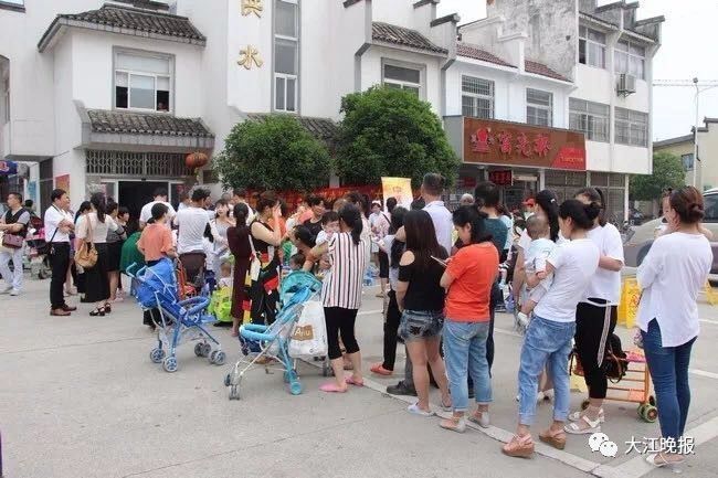 「重访*江老**湖」他是芜湖的儿科名医，他是这家医院的“金字招牌”