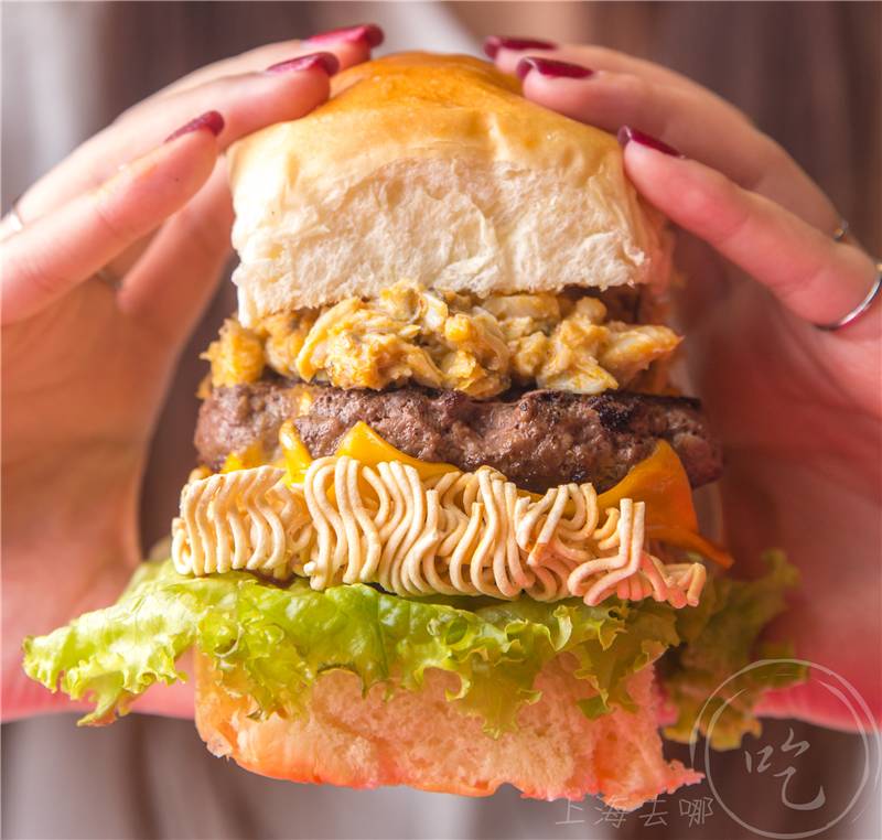 一个汉堡吃出两个螃蟹,大闸蟹汉堡