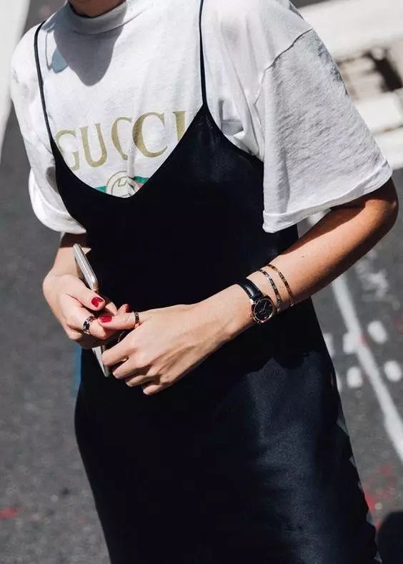 夏天肩背厚怎么穿显瘦,肩膀太宽怎么穿衣服显瘦