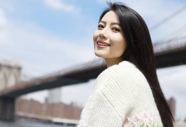 高圆圆秋冬搭配什么裤子,高圆圆穿湖蓝色毛衣