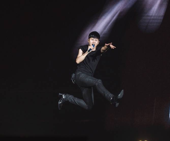 张杰跳高,张杰周杰伦打篮球