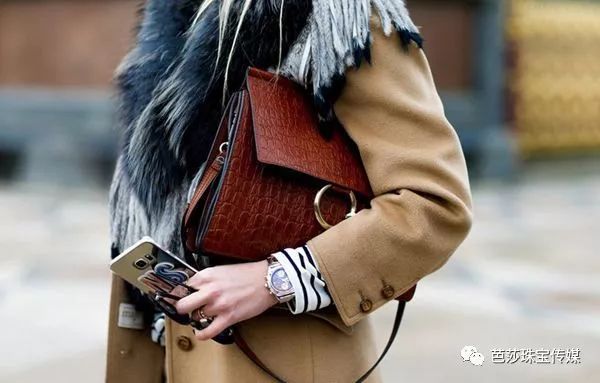 衣袖太长不用剪一个针法搞定,衣袖长了不剪短如何缝合