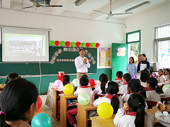卡特彼勒苏州工厂志愿者访问当地打工子弟学校