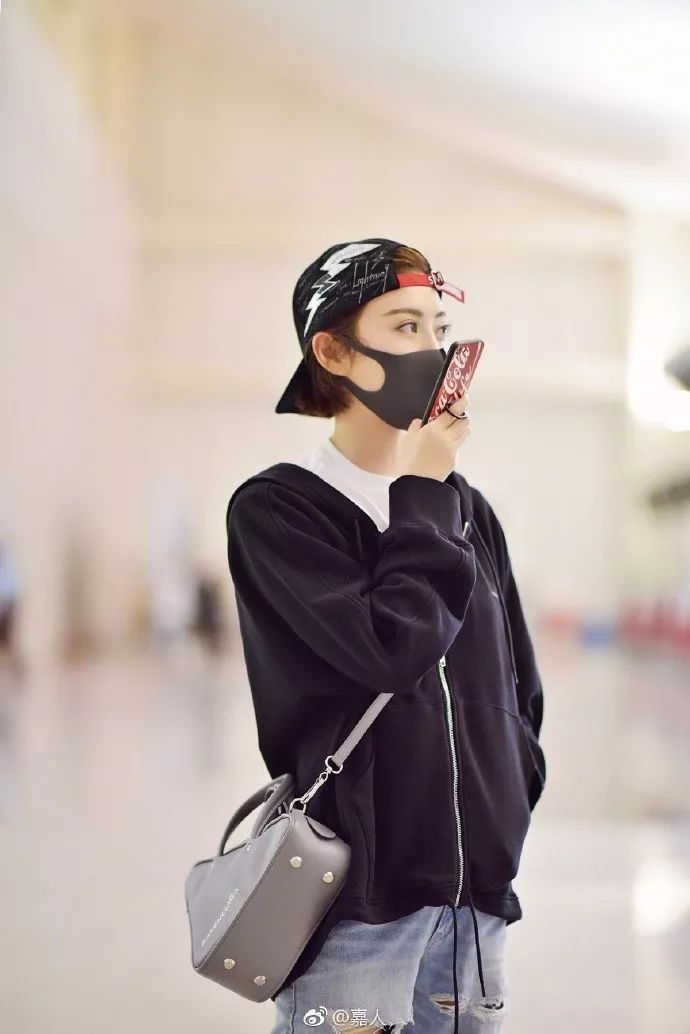 秋冬穿搭女2021高级感小个子,秋冬也流行穿大不穿小