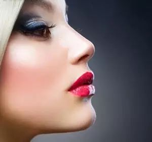 鼻背宽怎么化妆修饰,鼻子变好看的化妆技巧