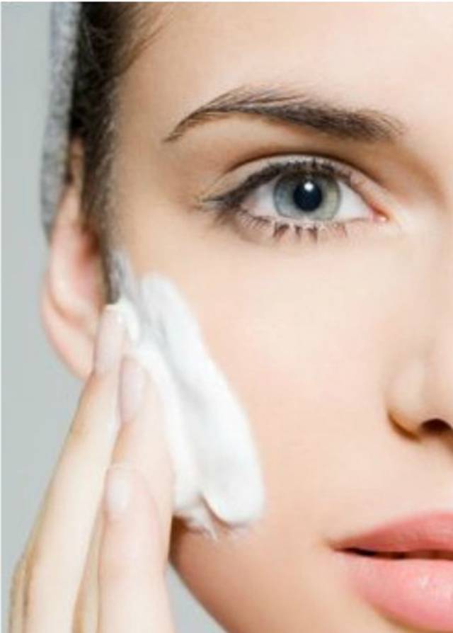 小苏打和洗发水一起用,洗发水加小苏打反应