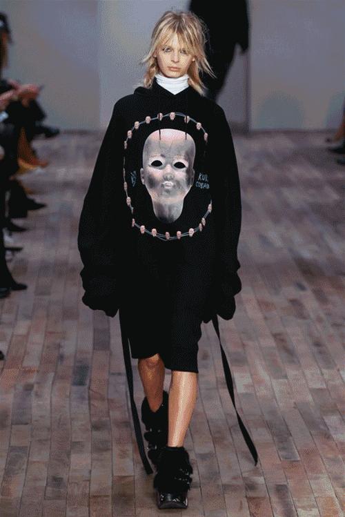 秋冬穿搭女2021高级感小个子,秋冬也流行穿大不穿小