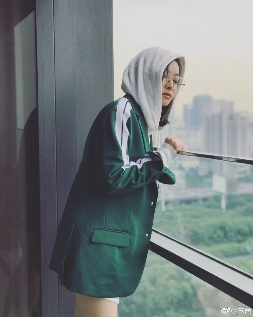 秋冬穿搭女2021高级感小个子,秋冬也流行穿大不穿小