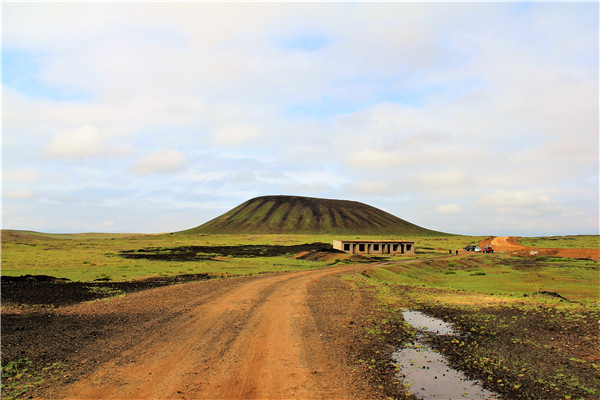 活动回顾｜欧帝亿主题狗狗巴士察哈尔草原深处探秘万年火山