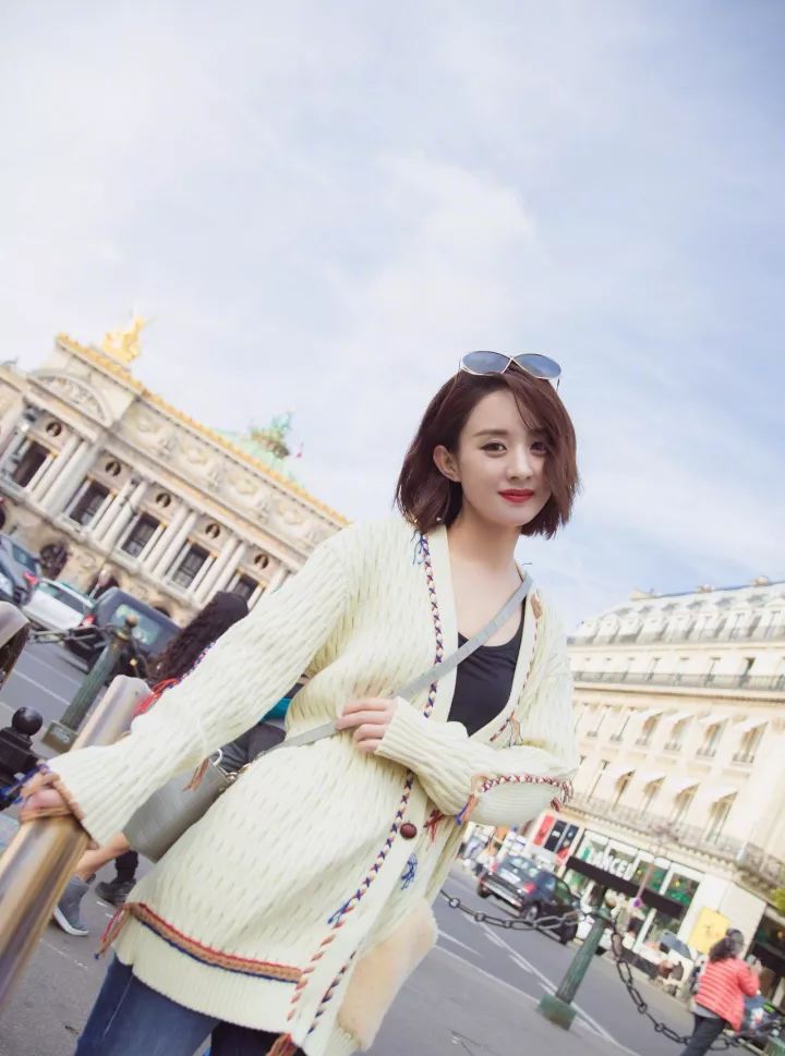 咖色毛衣搭配什么颜色外套最佳,开衫毛衣外套时髦洋气怎么搭配