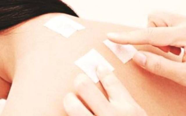 嚼服的药可以温水送服吗,吃药可以热水送服吗