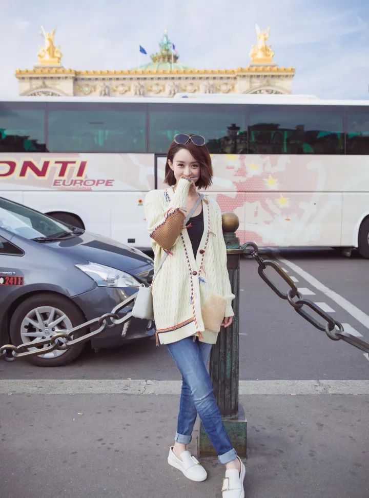 咖色毛衣搭配什么颜色外套最佳,开衫毛衣外套时髦洋气怎么搭配