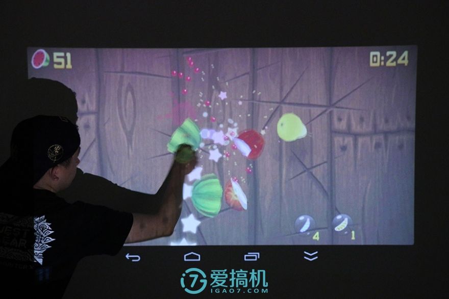 微型触控投影TouchjetPond智能触控投影仪评测