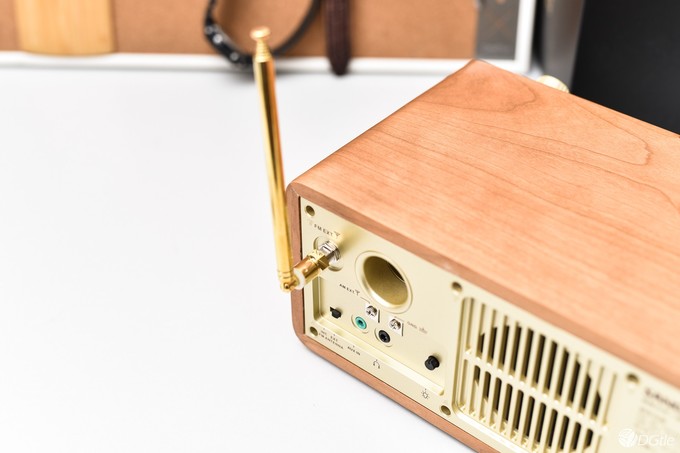 听见好时光不适时宜地入了一台蓝牙收音机