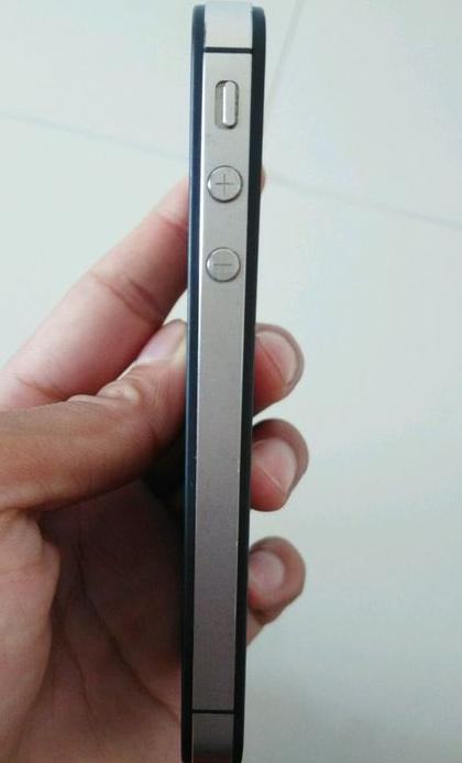 网友买了个苹果,iphone4s为什么不能插卡