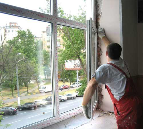 阳台窗框动荡物业不给解决,楼房窗户倾斜找物业不管怎么办