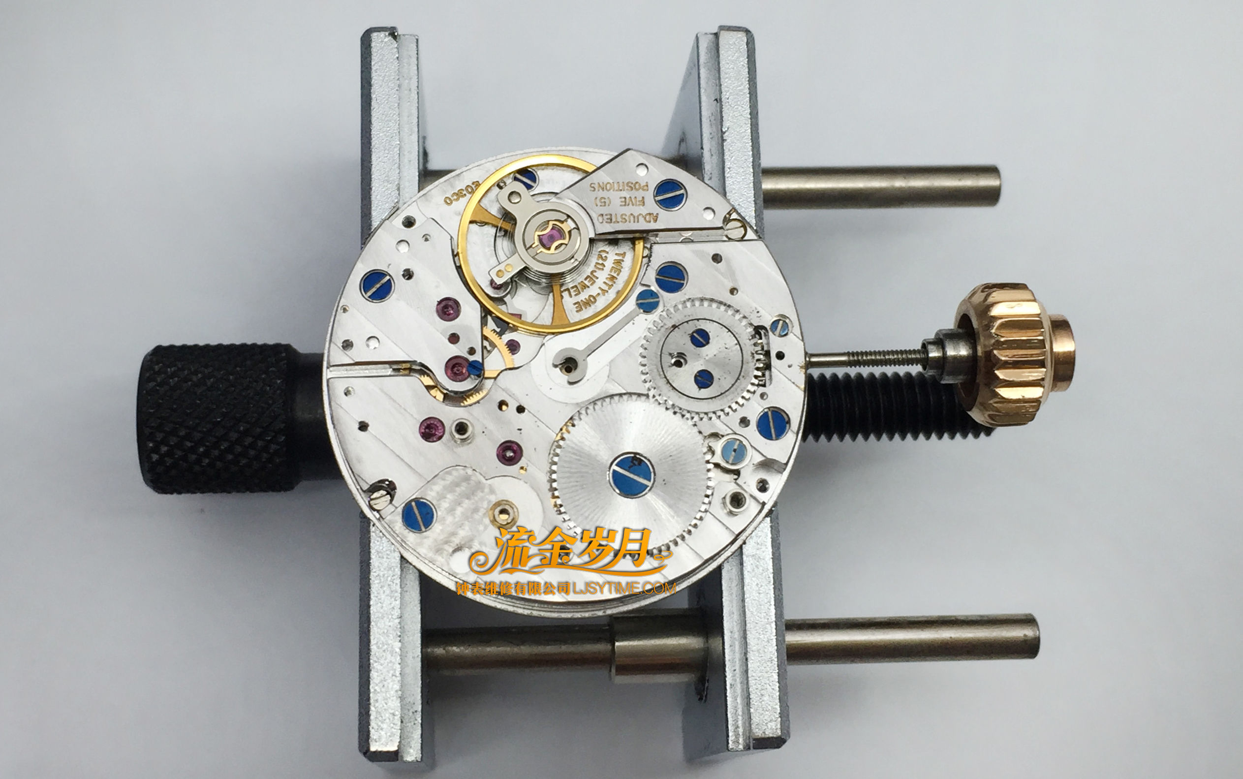手表进水导致停走，不及时洗油真的很伤！把芯生锈断掉要换，机芯满是锈迹～看芝柏单按钮计时洗油后焕然一新