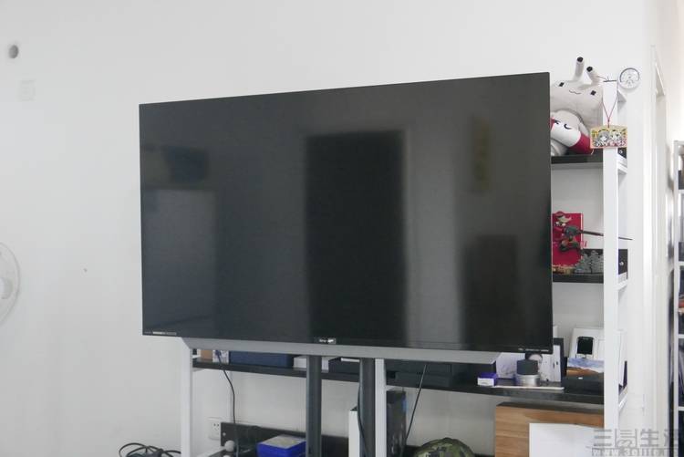 电视超窄边框和全面屏,夏普旷视s60价格