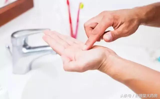 眼睛太小戴不进隐形眼镜,眼睛小戴不进隐形眼镜怎么办