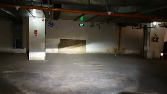 汽车大灯光线不一样还不够亮？用这几招，立马见效！