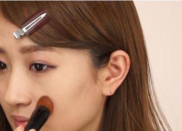 粉饼如何涂抹,粉饼如何用散粉刷