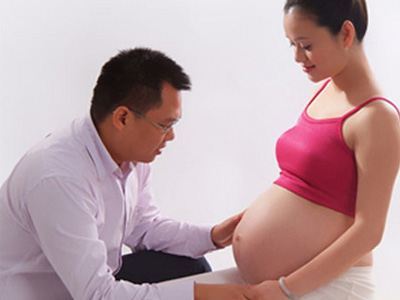 孕妈肚脐里的脏东西出来了,怀孕肚脐眼里湿湿的臭臭的怎么办