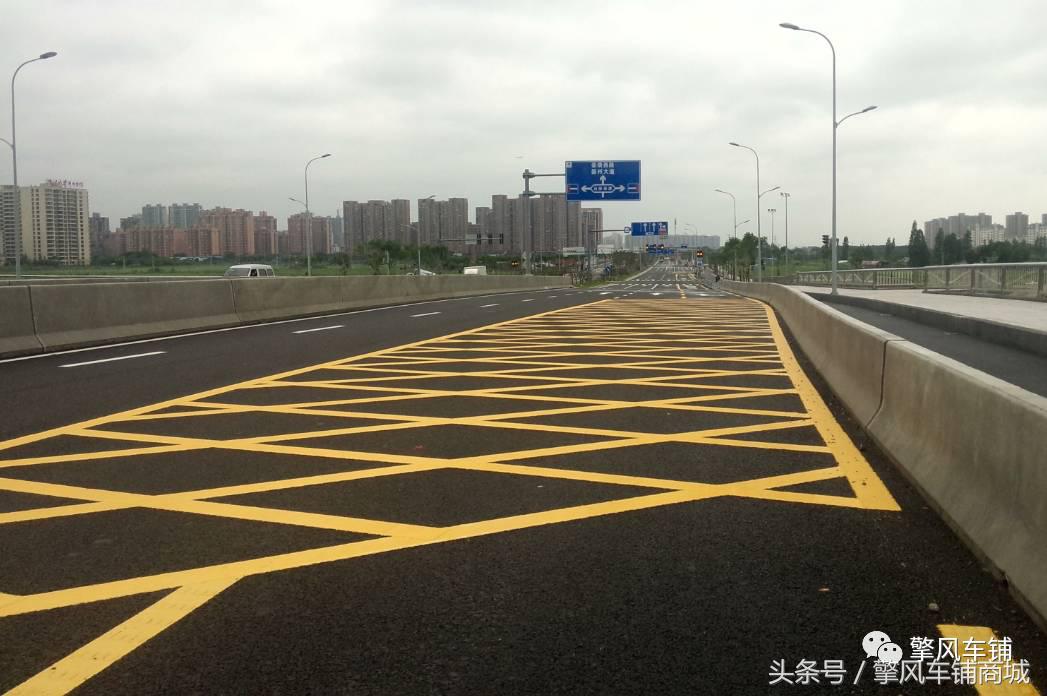 道路两旁的白线是什么意思,道路黄线和白线代表什么