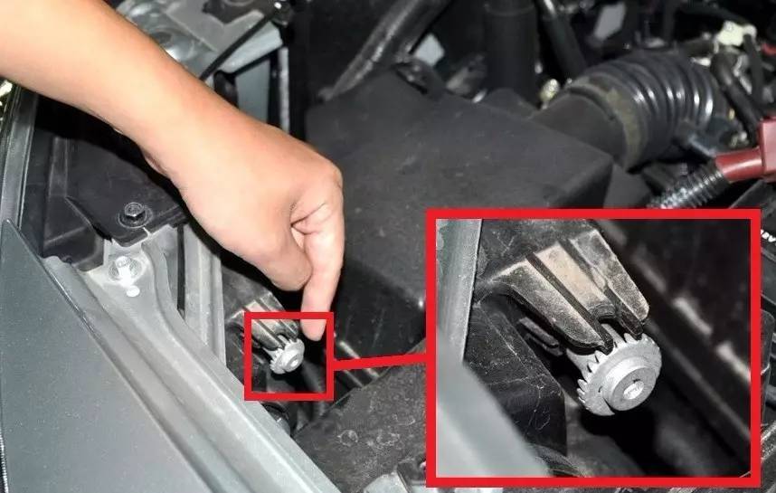 汽车大灯光线不一样还不够亮？用这几招，立马见效！