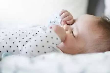 宝宝上火眼屎多怎么办,宝宝眼屎多是什么原因