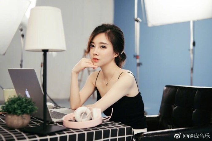 冯提莫阿冷斗鱼视频,斗鱼主播阿冷在哪几个平台