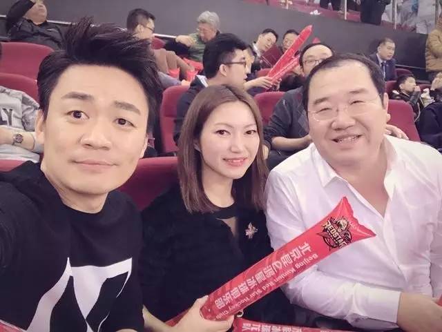 说真的知道王宝强代言中国冰球的那一刻我是有点懵逼的