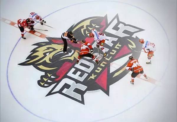 说真的知道王宝强代言中国冰球的那一刻我是有点懵逼的