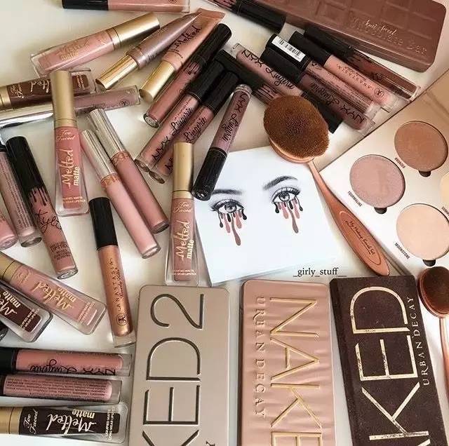 深色口红不好看,浅色口红涂了显黑显老怎么办