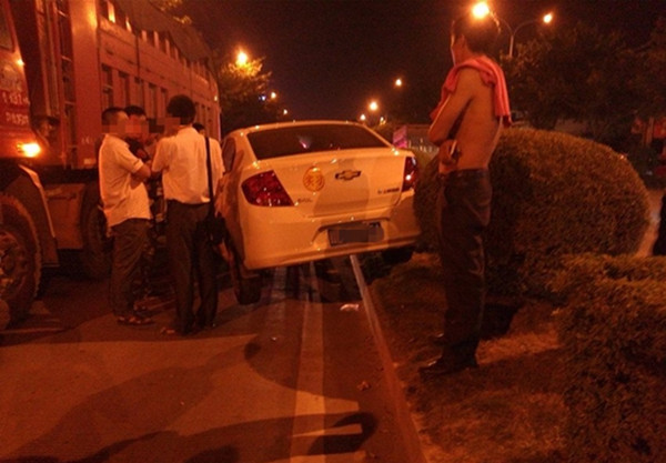 新手司机刮蹭别人的车正常吗,新手刮别人车车