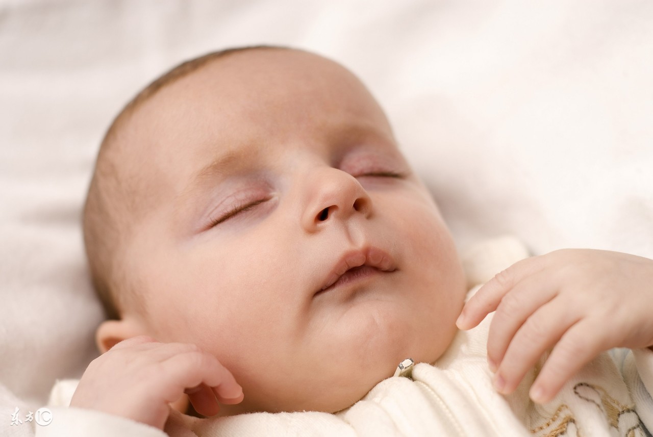 宝宝闹觉正确哄睡方法,宝宝闹觉最简单的方法