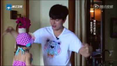 这黑娃子是谁？！小甜馨让你满屏感受魔性嚎叫：我们白着呢！