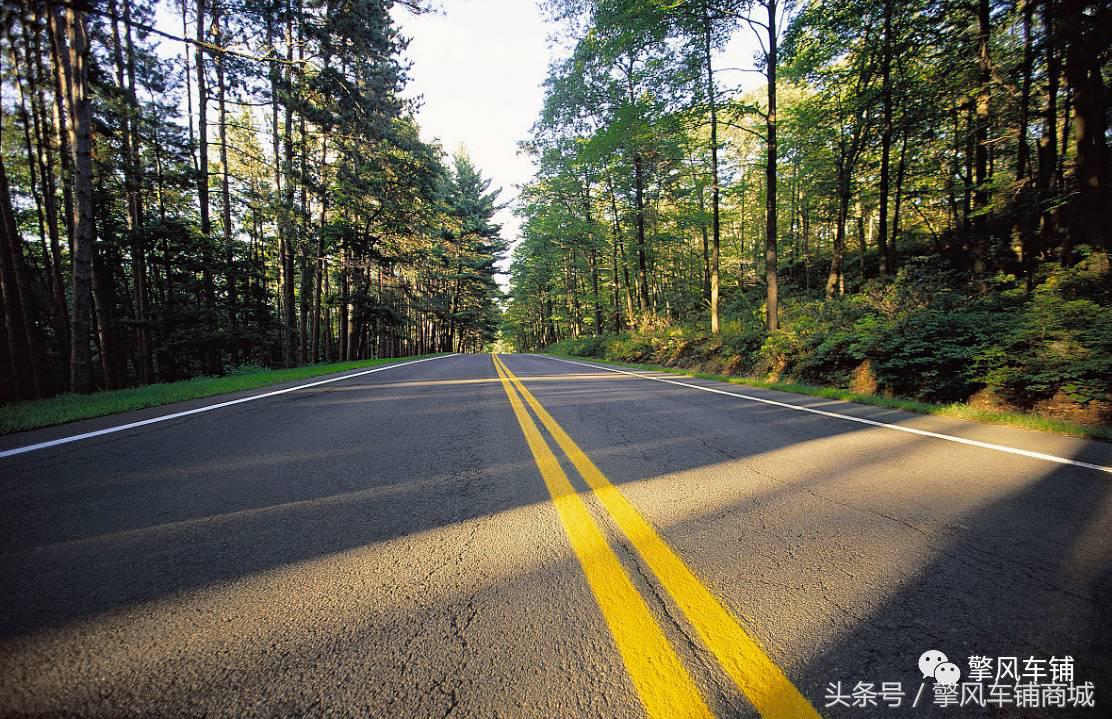 道路两旁的白线是什么意思,道路黄线和白线代表什么