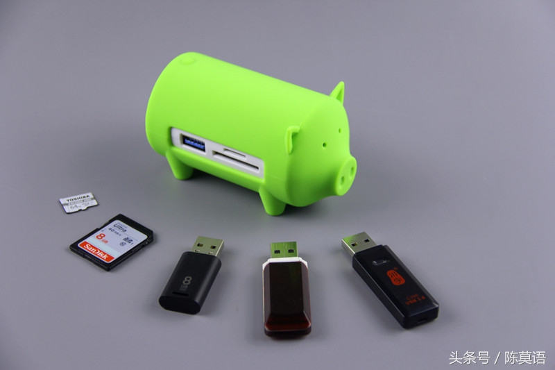 又找不到读卡器了？还在抱怨USB接口不够用？看小猪如何完美演绎读卡集线艺术