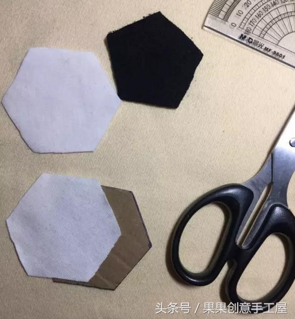 怎么用废品制作足球衣服,12片布艺足球制作方法