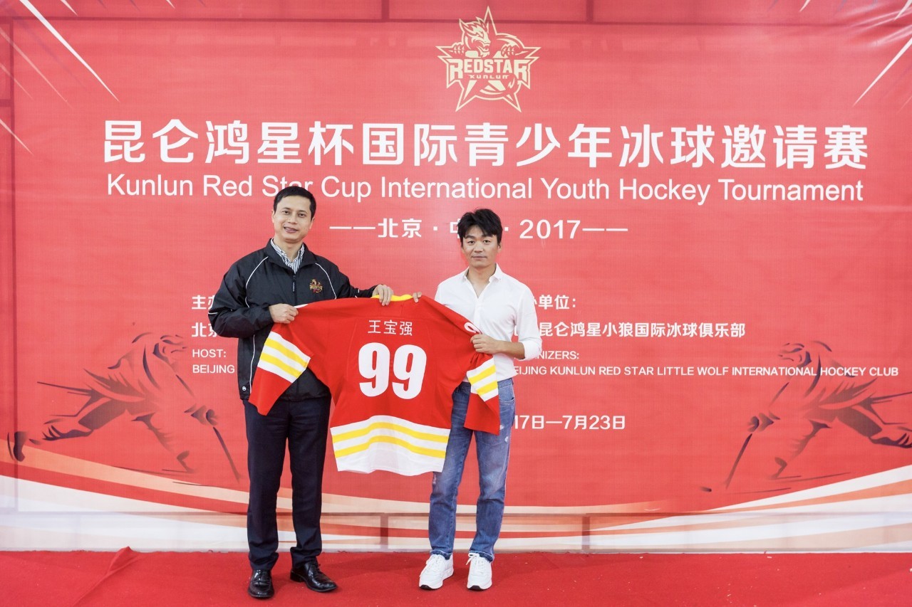 说真的知道王宝强代言中国冰球的那一刻我是有点懵逼的