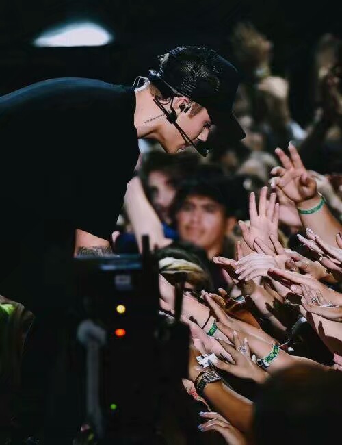 震惊官方回应因为未预感的情况贾斯丁比伯取消了PurposeTour.接下来的巡演