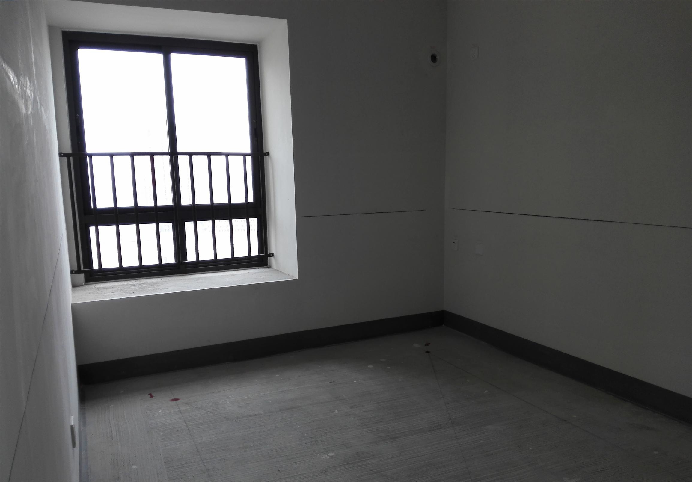 阳台窗框动荡物业不给解决,楼房窗户倾斜找物业不管怎么办