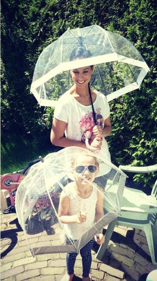 英国女王的彩虹伞,英国女王撑油纸伞