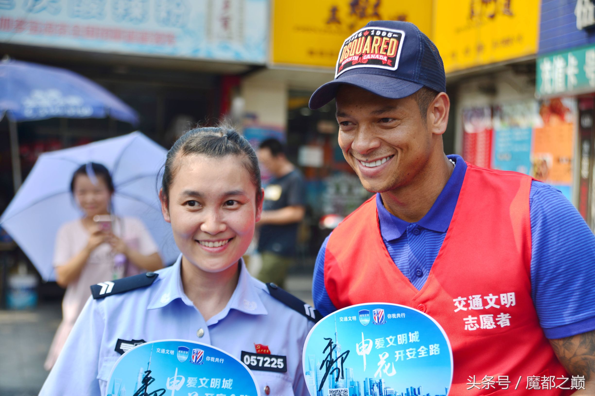 上海申花球员街头,申花新援在上海街头活动