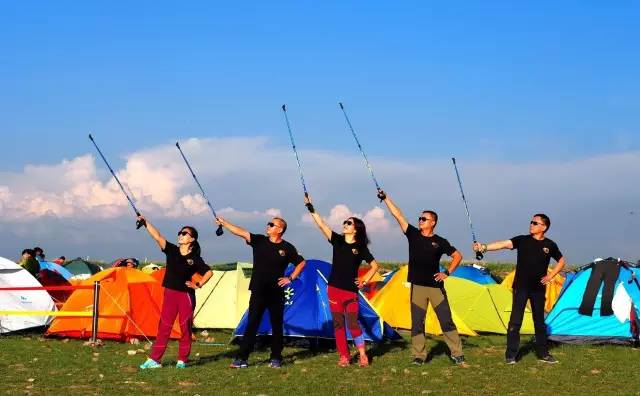 鲁滨逊登山杖爬山前面需要打开吗,鲁滨逊登山用什么手杖