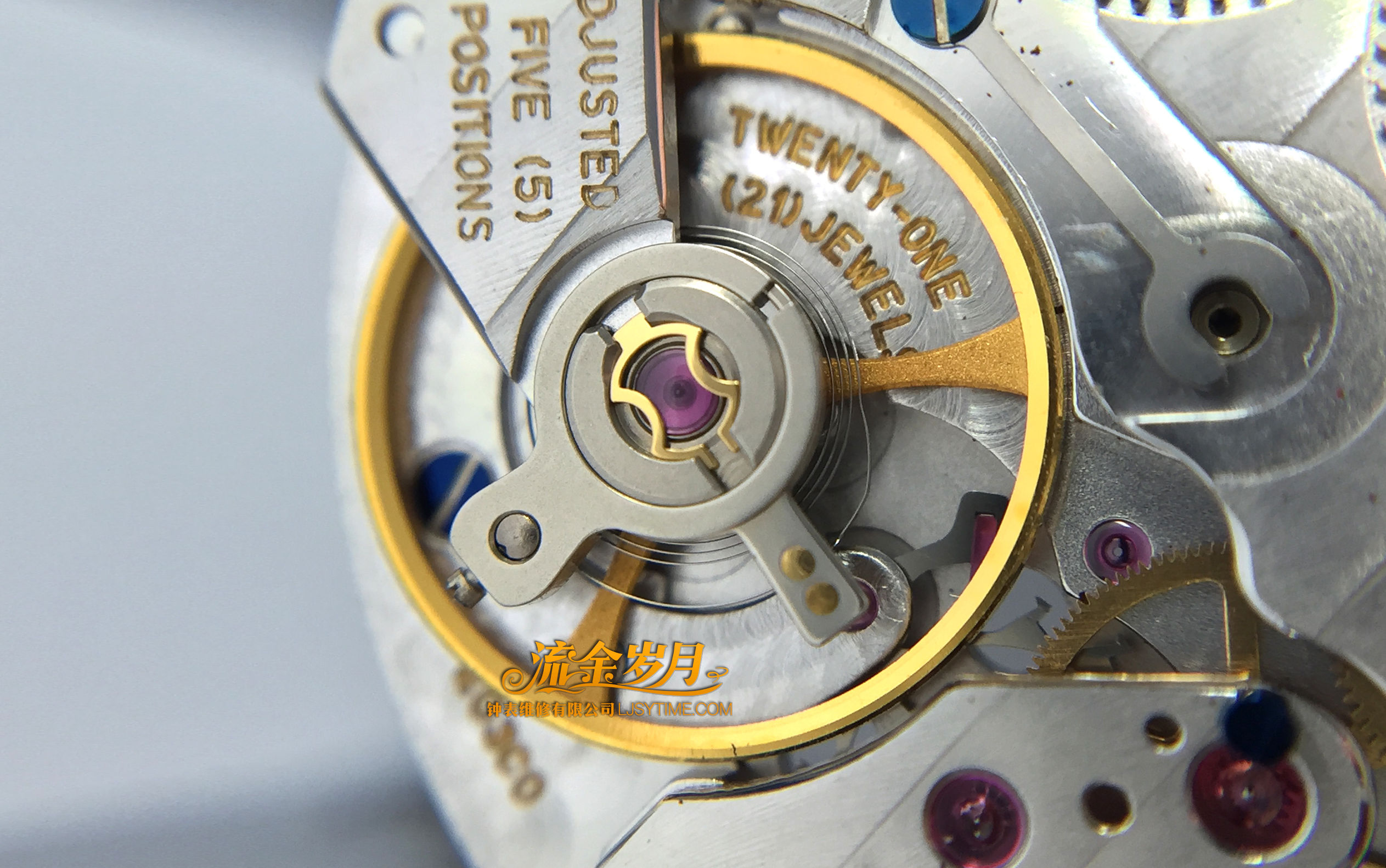 手表进水导致停走，不及时洗油真的很伤！把芯生锈断掉要换，机芯满是锈迹～看芝柏单按钮计时洗油后焕然一新